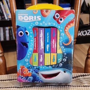Disney Pixar Finding Dory Kids Book Set In French- Colorful Sea Character Bundle